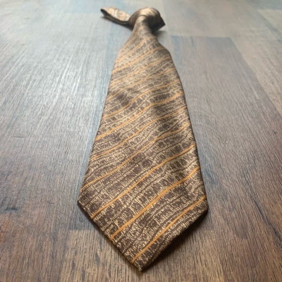 Escada Golden Silk Tie - Picture 5 of 7